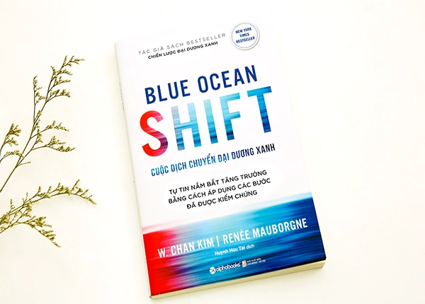 “Cuộc dịch chuyển đại dương xanh” của tác giả W. Chan Kim & Renee Mauborgne