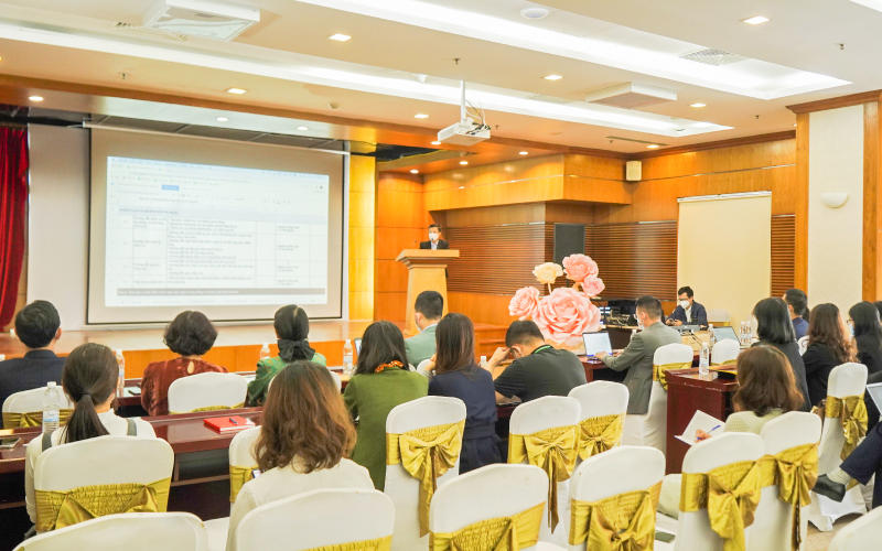 Đại diện 1Office trình bày kế hoạch triển khai dự án với tập đoàn Nam Cường