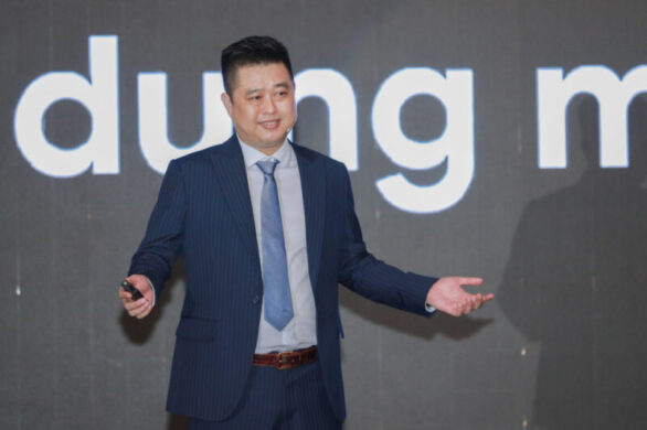 CEO Lê Việt Thắng giới thiệu sự vượt trội của giải pháp 1Office BPA