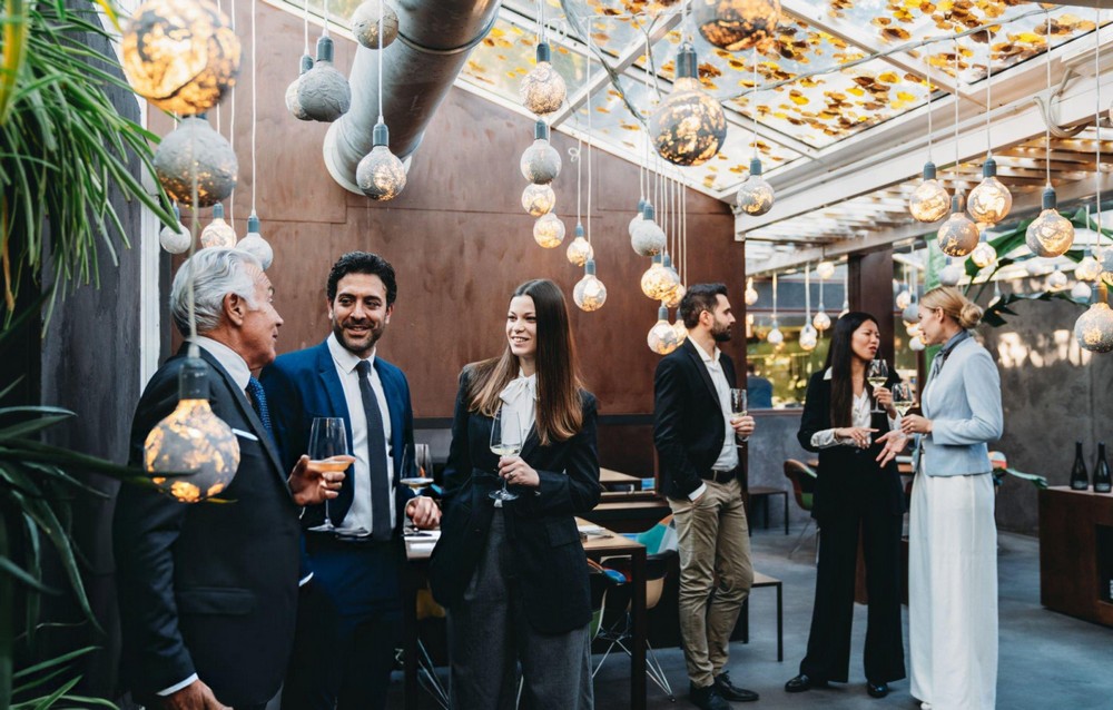 Tiệc công ty vào tối của chuyến đi du lịch