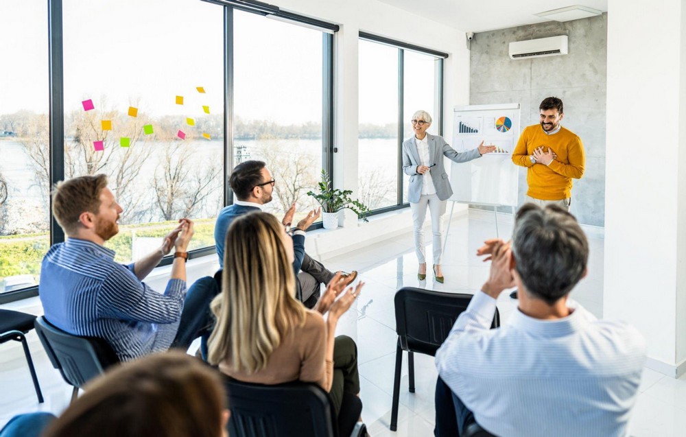 Những ngày đầu tiên là thời khắc vàng để nhân viên mới lẫn doanh nghiệp tạo ấn tượng tốt cho nhau
