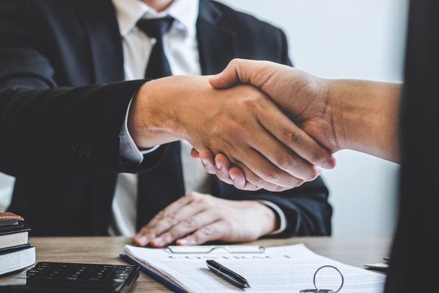 Lợi ích và hạn chế khi làm HR Specialist