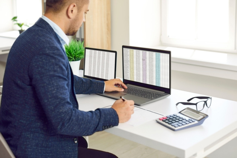 Hình ảnh minh họa thao tác tính toán phần trăm giảm giá trên Excel hoặc Google Sheets.